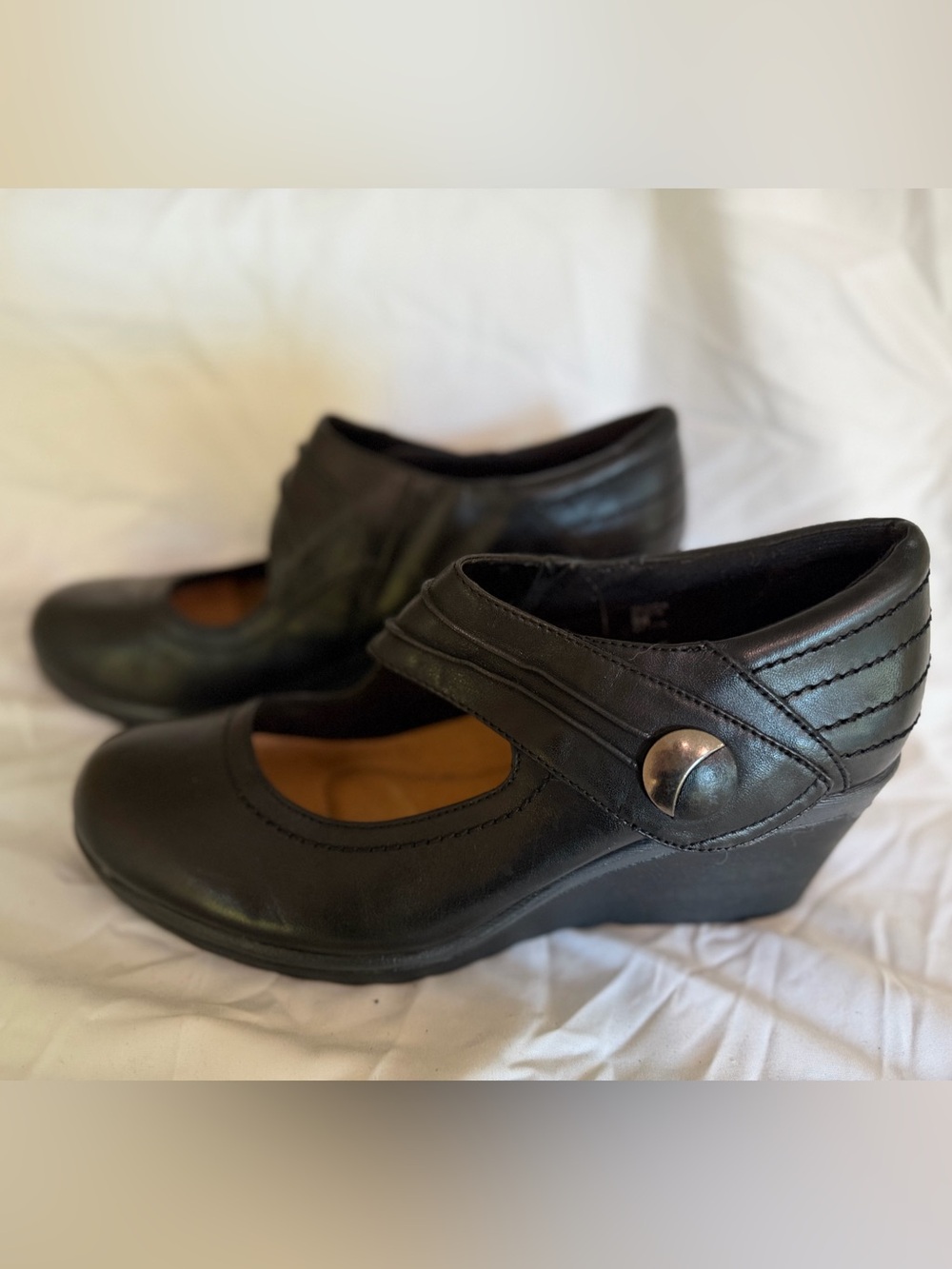 Earth Classic Black Mary Jane Wedge Women's Shoe - size 9